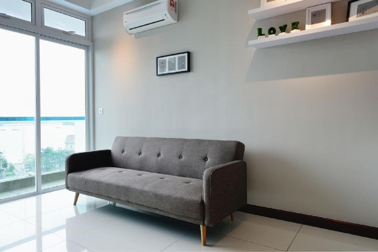 Experience The Coast - Hostahome Suites At Paragon Residence Near Downtown Johor Bahru Exteriör bild