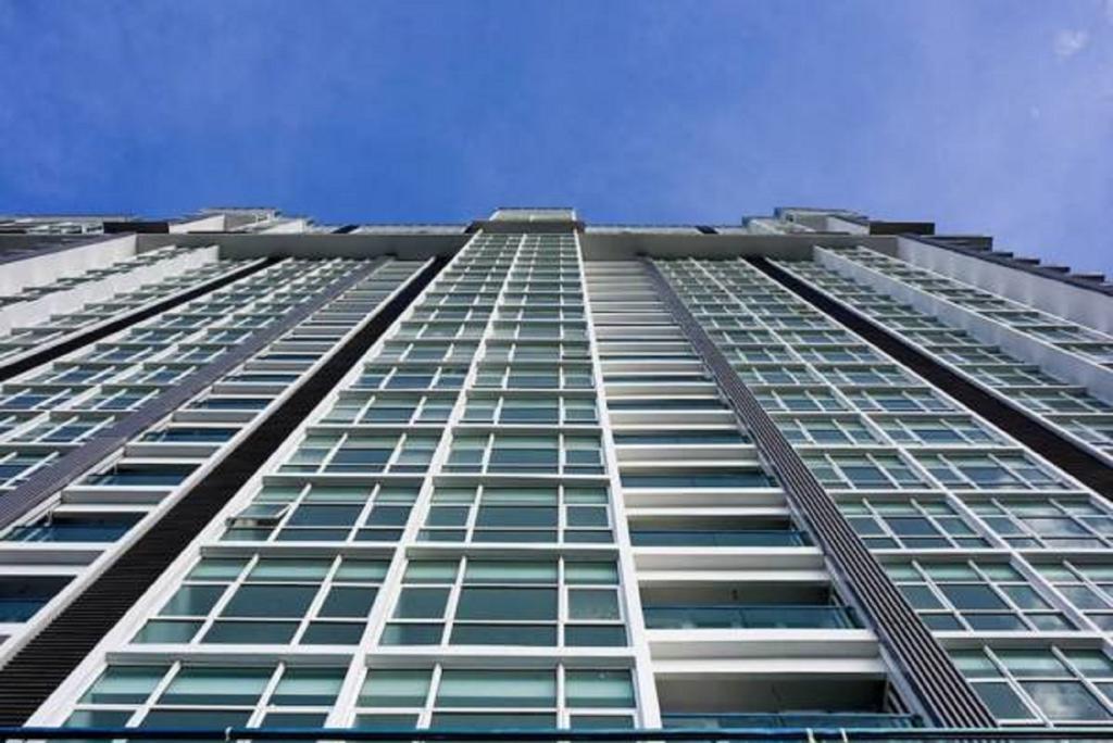 Experience The Coast - Hostahome Suites At Paragon Residence Near Downtown Johor Bahru Exteriör bild